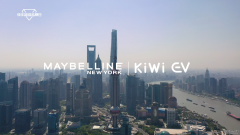 美宝莲纽约携手KiWi EV打造新年专属车型“奇遇美