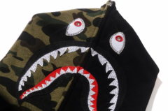 施华洛世奇BAPE SHARK HOODIE无畏登场